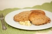 Wegetariańskie jabłkowe i zdrowe naleśniki z cynamonem (pancakes)